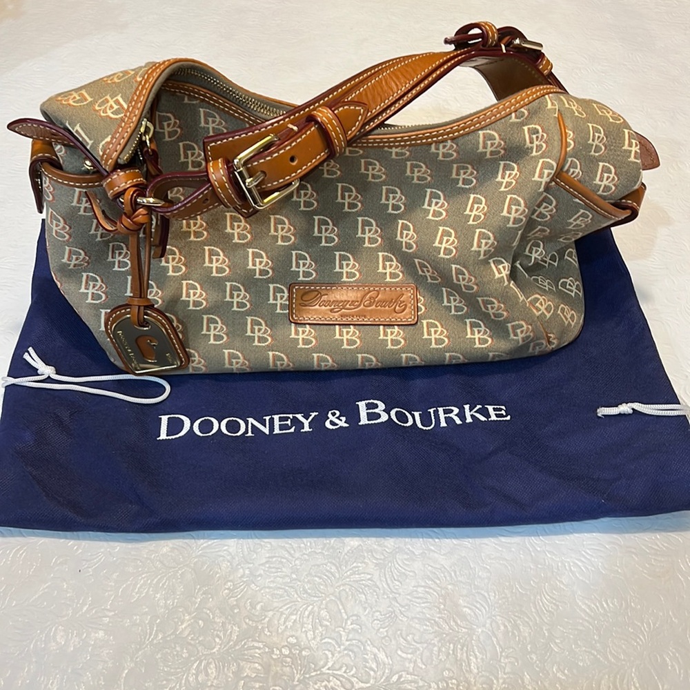 Dooney🤎🦆Signature Shoulder Bag🦆🤎